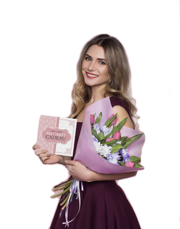 jeune fille avec une carte cadeau et un bouquet de fleurs